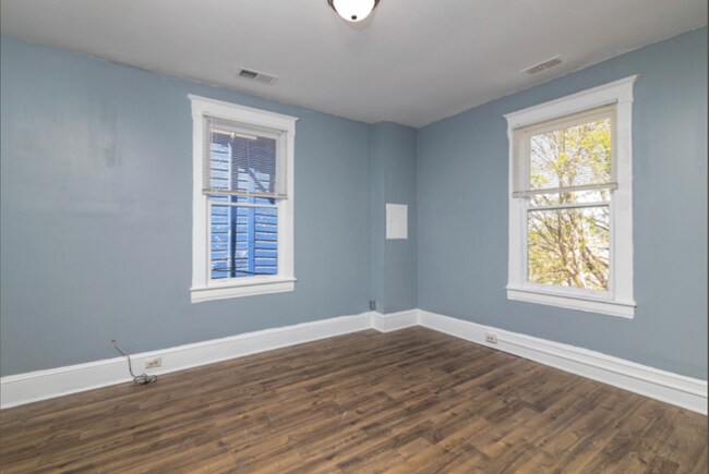 Foto del edificio - 705 Marshall Ave SW