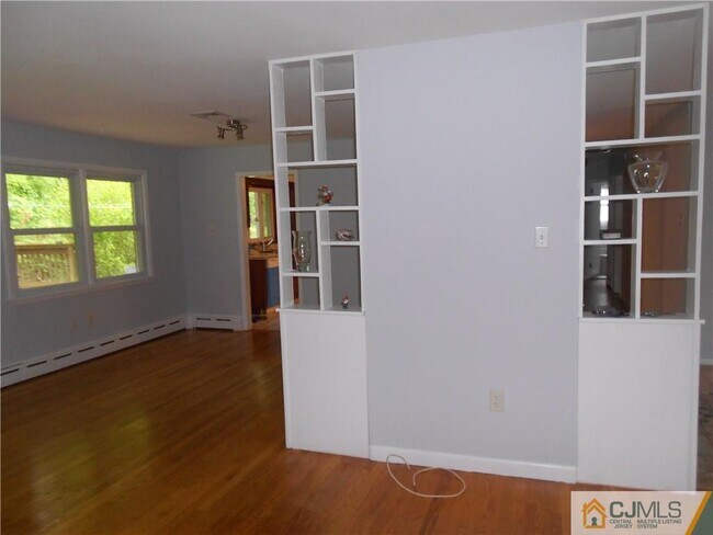Building Photo - 64 Riva Ave