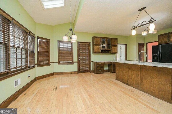 Building Photo - 711 Battersea Dr