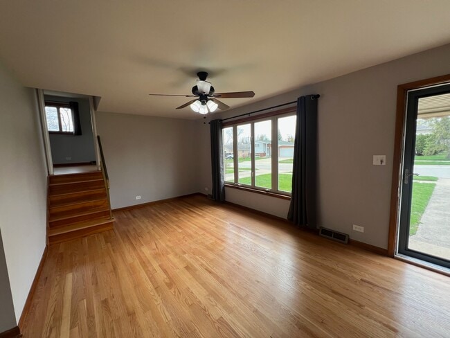 Sala de estar - 701 N Craig Pl