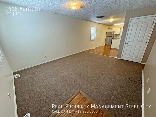 Building Photo - Great 2 bed 1 bath apartment