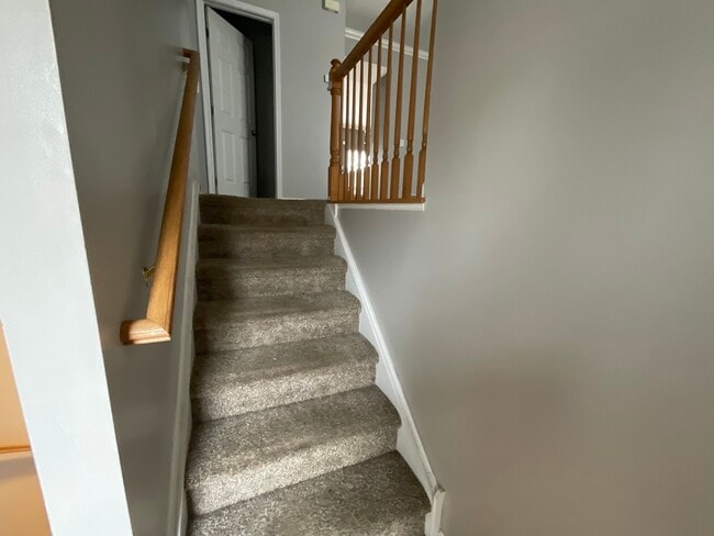 Building Photo - 1116 Village Center Pkwy