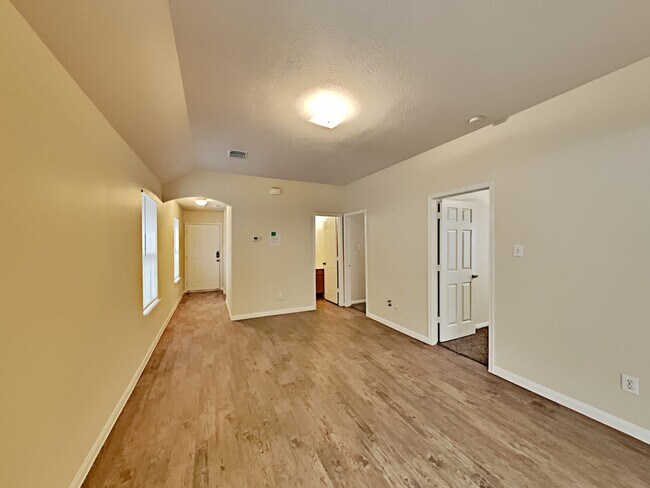 Foto del edificio - 6347 Austinville Dr