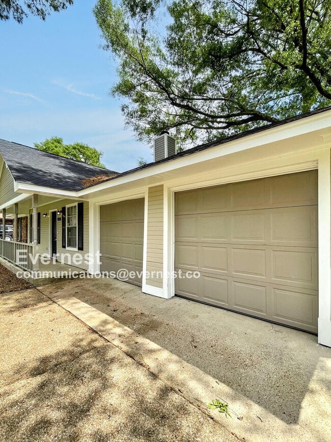 Building Photo - 4350 Redwood Cir