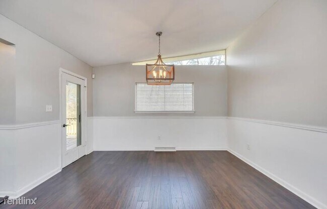Foto del edificio - 3 br, 2 bath House - 725 S Sanders Rd