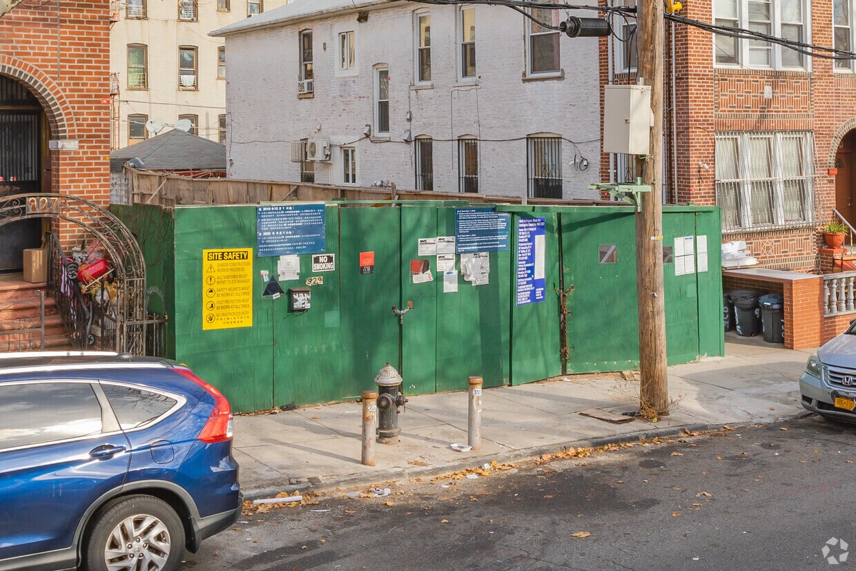 Building Photo - 929 43rd St