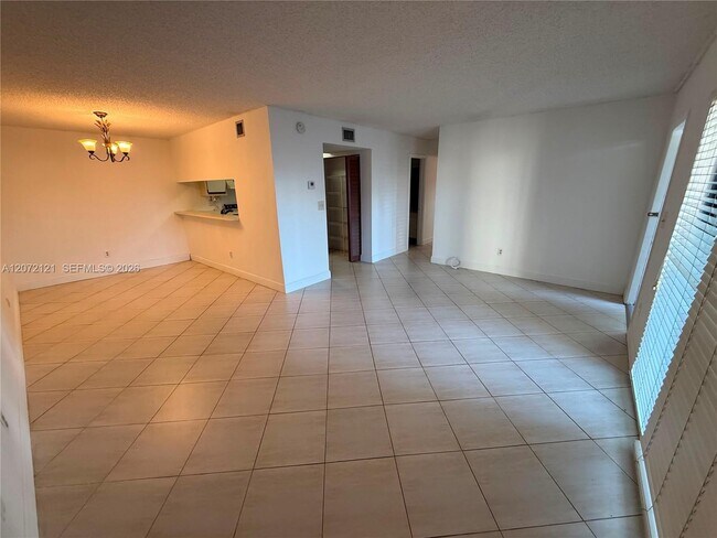 Foto del edificio - 18200 Mediterranean Blvd