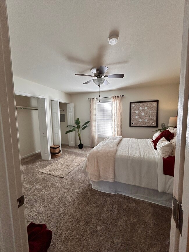 Building Photo - 1048 Fords Pointe Cir