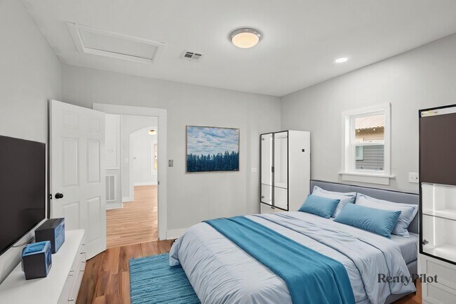 Foto del edificio - 312 W Division St