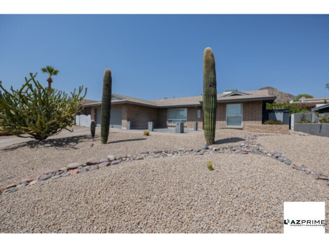 Building Photo - Lovely 3/2 Phoenix House with an Oversized...