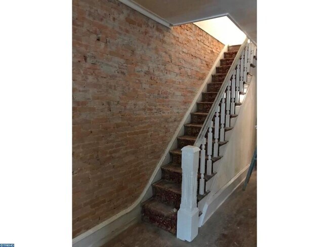 Building Photo - 408 S 43rd St