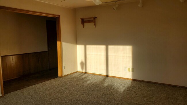 Building Photo - 119 N Hoover St