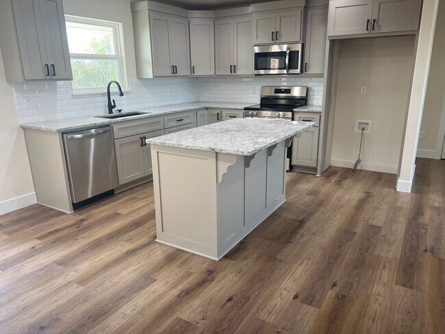 Building Photo - Stunning Newly Built 3-Bedroom, 2-Bath Home in Tahlequah, OK!