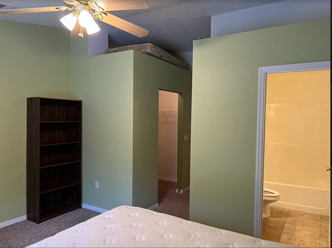 Building Photo - Brighton Park 405-4415 SW 34th Street