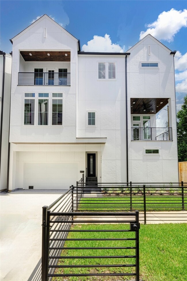 Building Photo - 1911 Lauderdale St