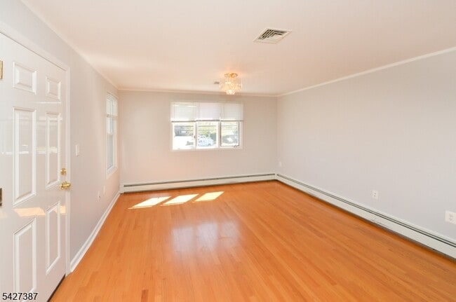 Building Photo - 142 Grand Ave