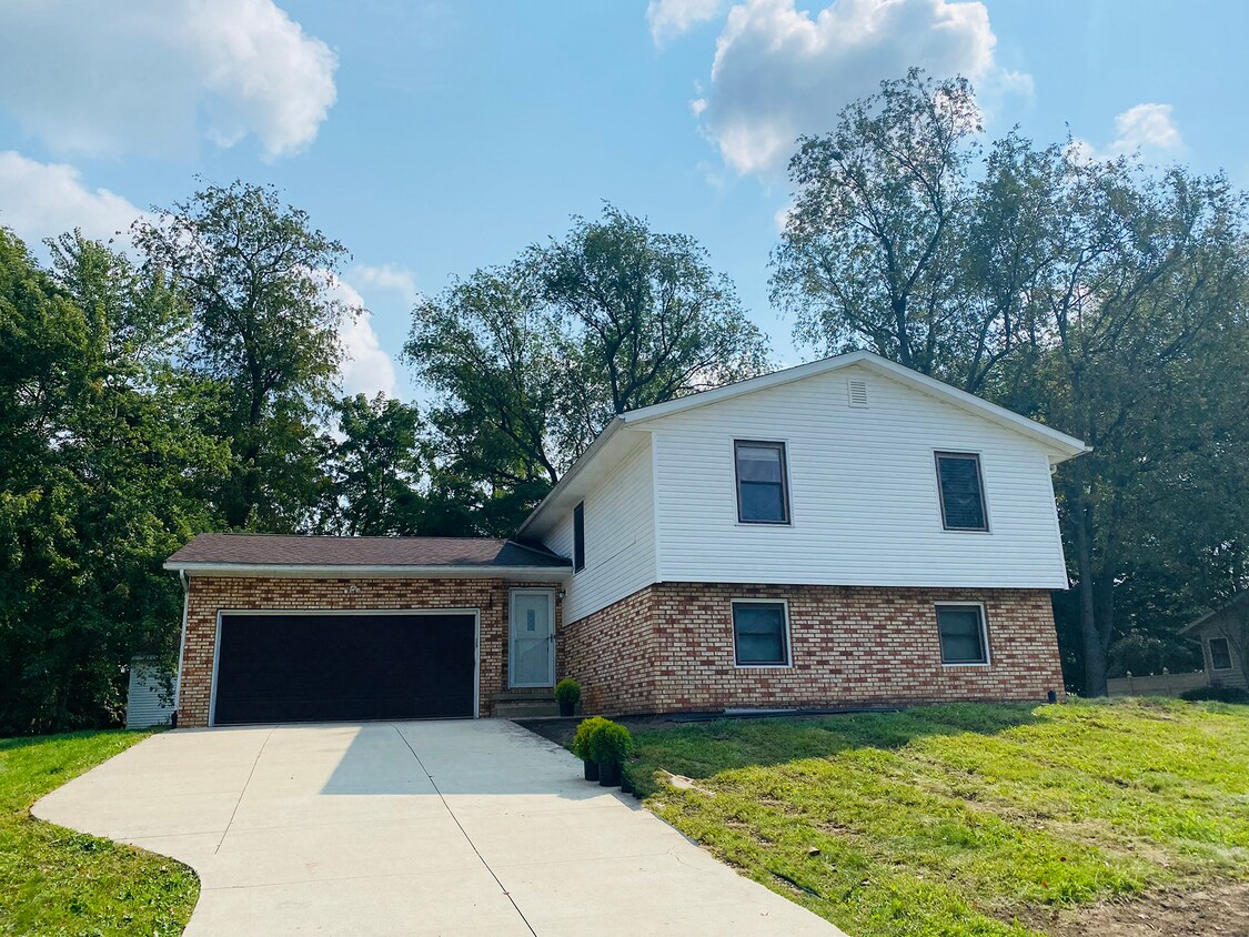 Foto principal - 11266 Billingham Ave NW