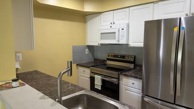 Building Photo - 1011 Aspen Dr