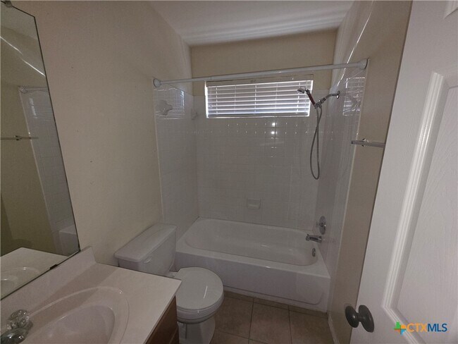 Foto del edificio - 2302 Griffin Dr