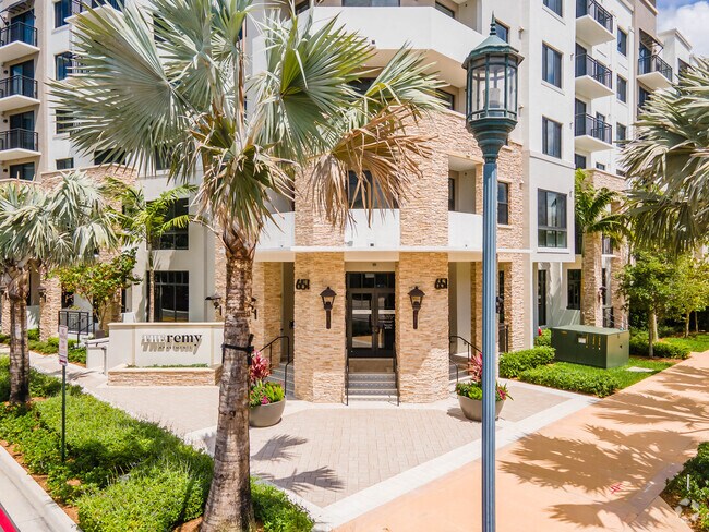 Entrada - The Remy Apartments