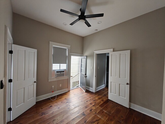 Building Photo - 915 Roch