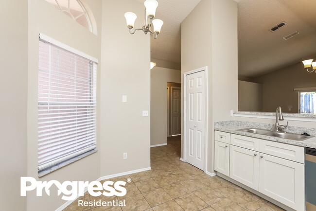 Building Photo - 1532 Woodwind Dr