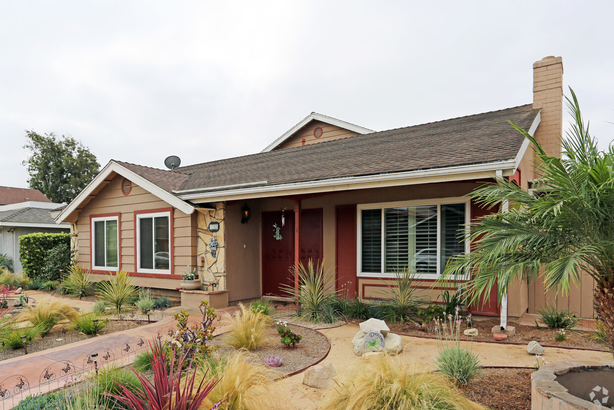 Primary Photo - 7282 La Mancha Cir