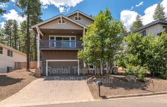 Building Photo - 781 N Forest View Dr