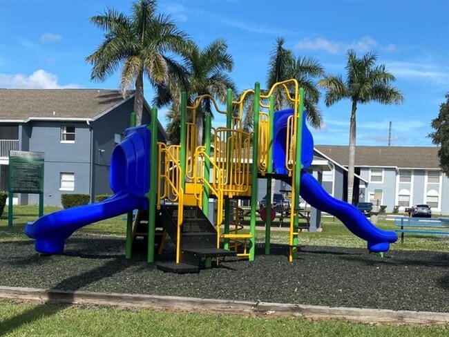 Building Photo - 4240 Pershing Pointe Pl