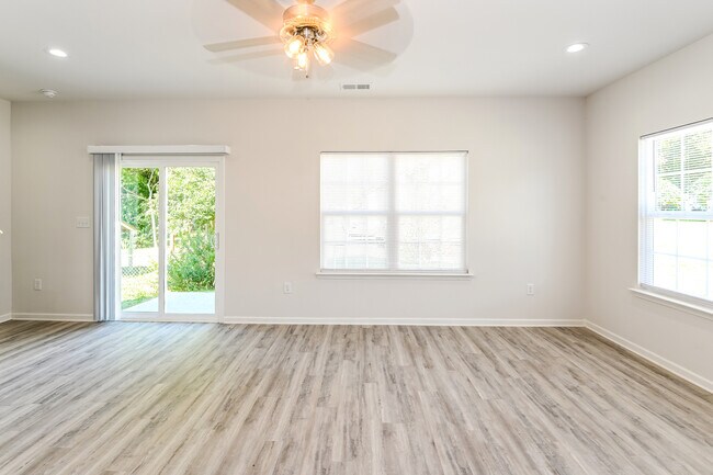 Building Photo - 337 Kirby Dr, Charlotte, NC