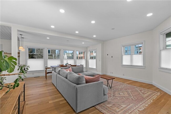 Building Photo - 9 Calvert St