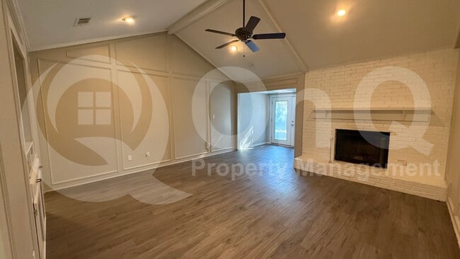 Building Photo - 8700 Woodstream Dr