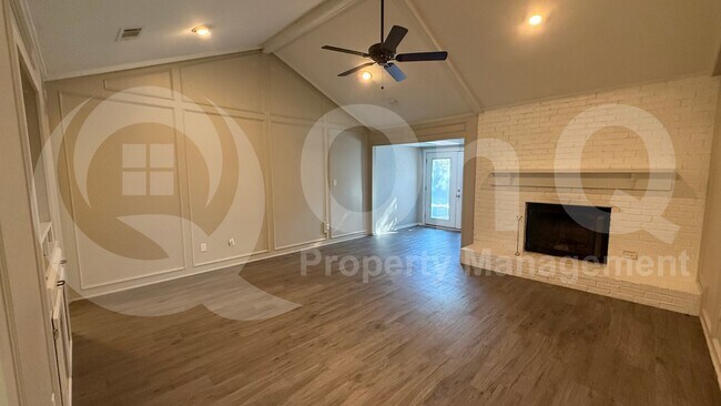 Foto del edificio - 8700 Woodstream Dr