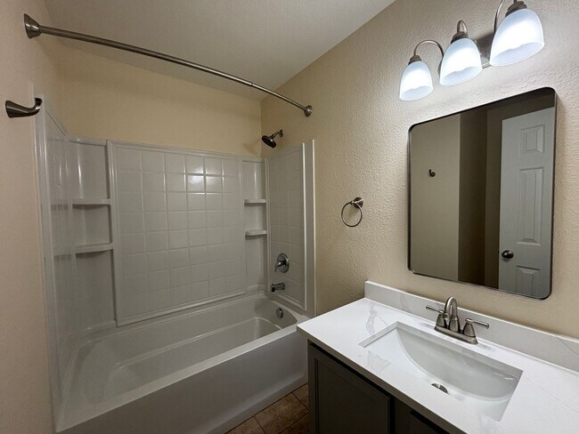 Building Photo - Spacious and Beautifully Maintained Arlington Home in Harris Ridge