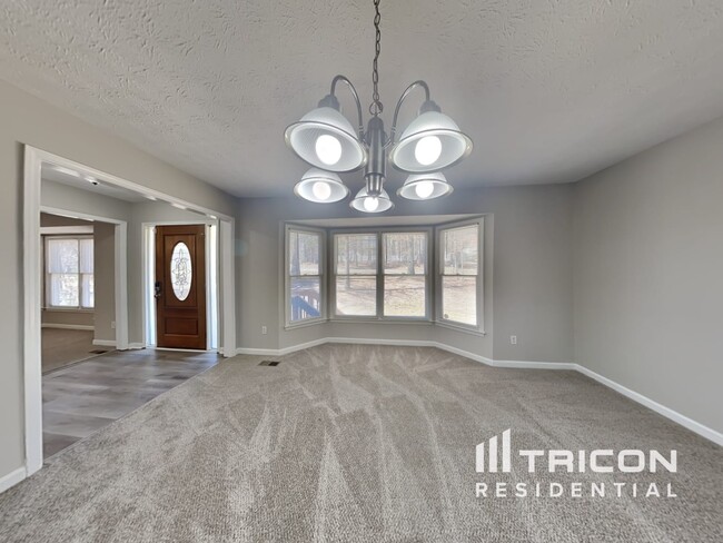 Foto del edificio - 220 Cypress Cir