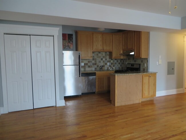 Building Photo - 608 Bramhall Ave