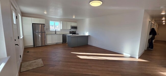 Building Photo - 1026 Center Dr