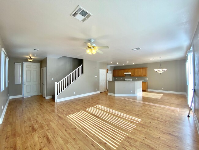 Building Photo - Beautiful 2-story property