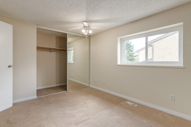 Building Photo - Cavell Ridge Townhomes