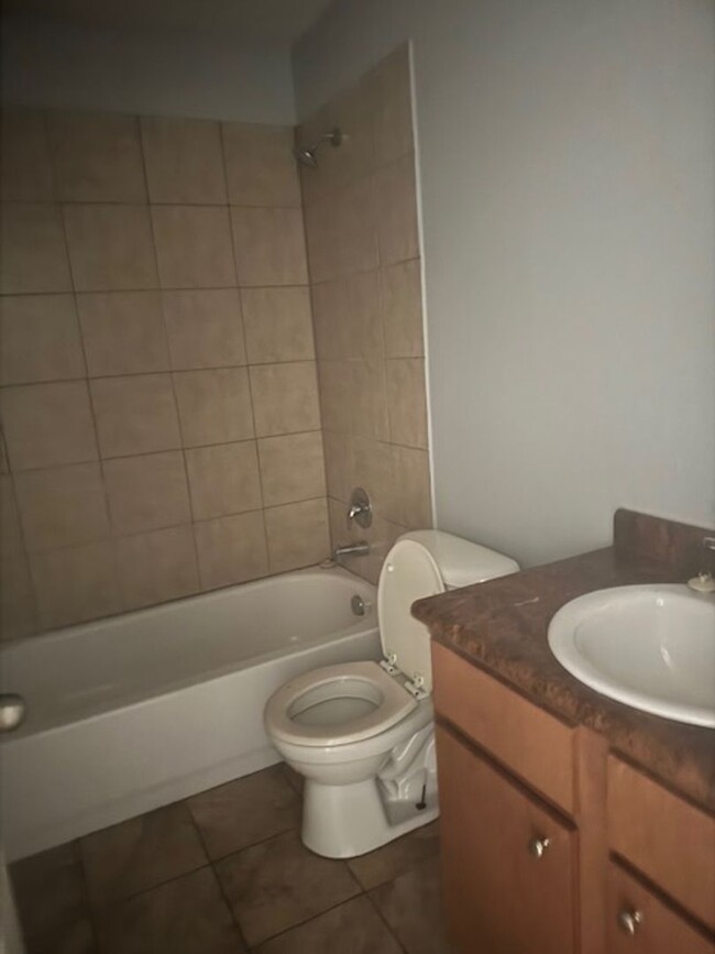 Foto del edificio - 570 Sterling Price St
