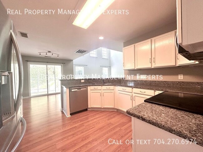 Building Photo - 9902 Redbud Tree Ct