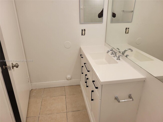 Building Photo - 5646 Rock Island Rd