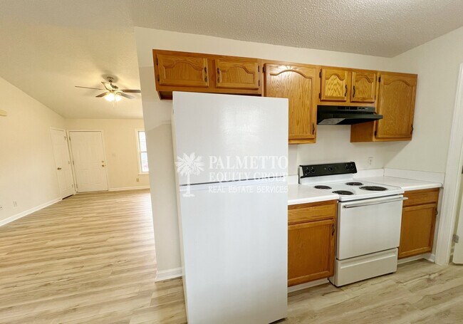 Foto del edificio - 4806 Shady Pine Dr
