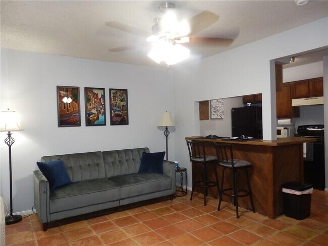 Foto del edificio - 14825 Windward Dr