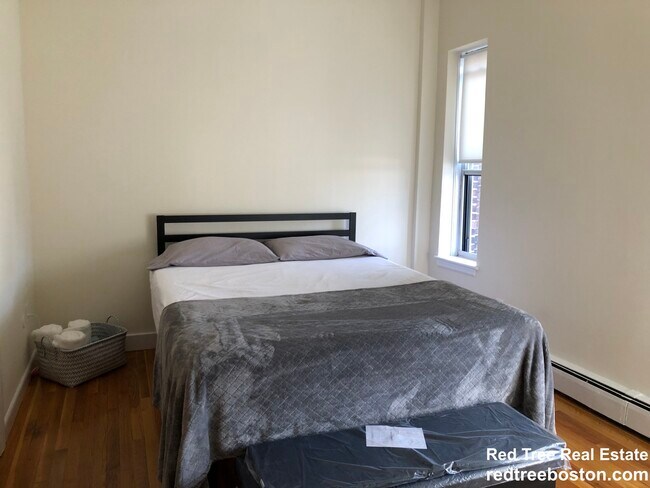 Foto del edificio - 176 N Beacon St