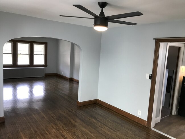 Building Photo - 152 Shoshone St