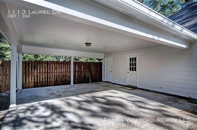 Foto del edificio - 1113 Laurel Dr