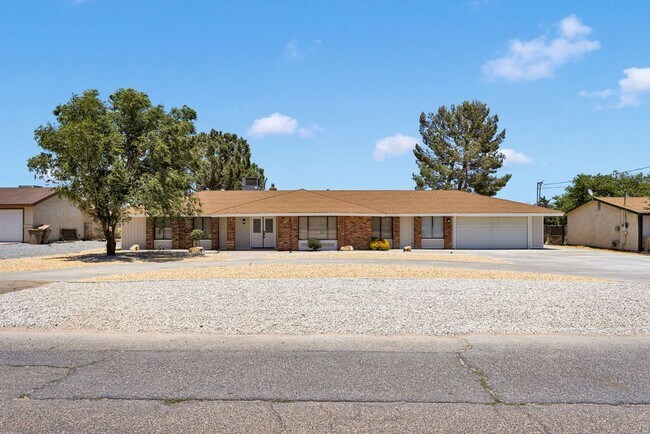 Foto del edificio - 15262 El Centro Rd