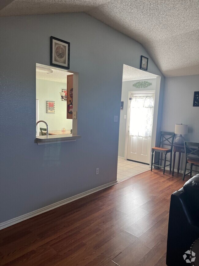 Building Photo - 1109 Palomino Dr