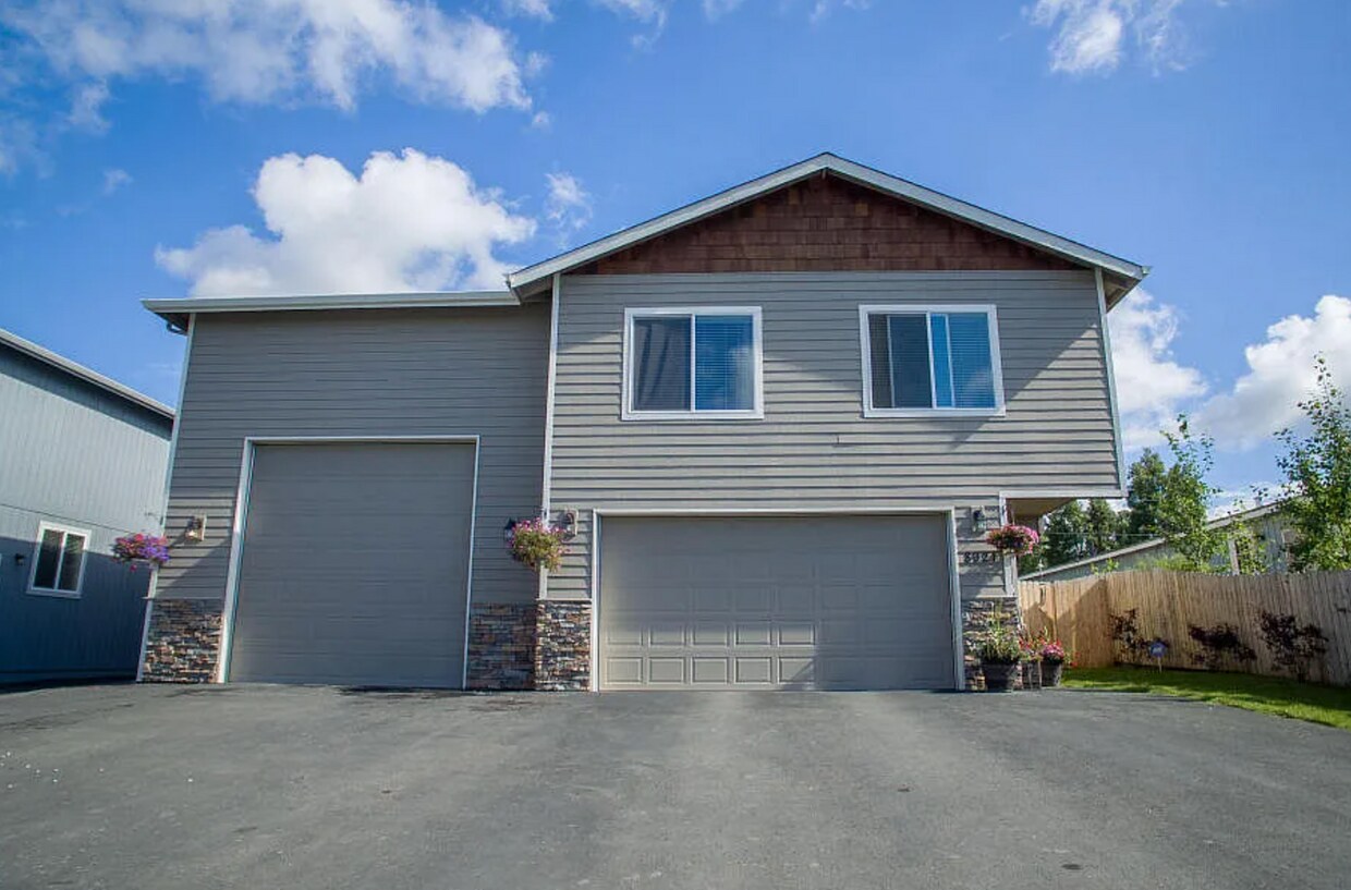 Foto principal - 8921 Toloff St